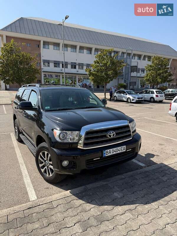 Внедорожник / Кроссовер Toyota Sequoia 2013 в 