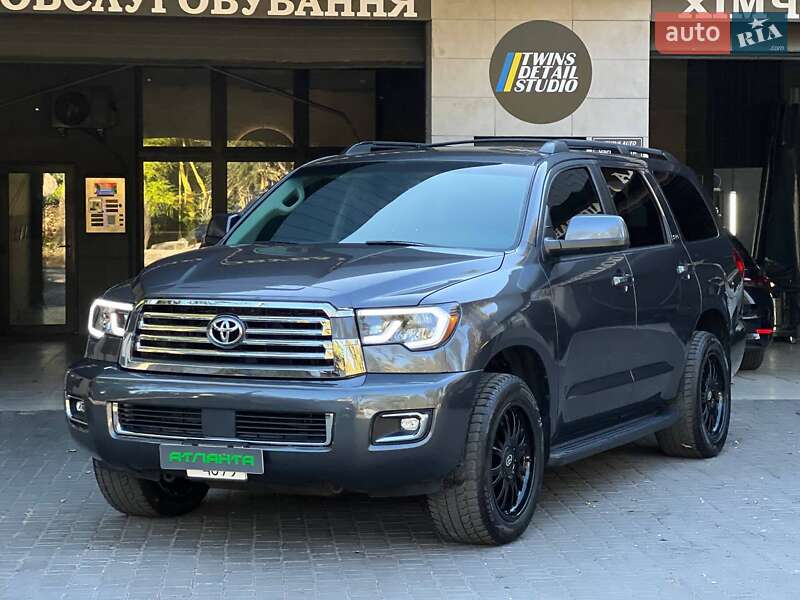Внедорожник / Кроссовер Toyota Sequoia 2016 в Одессе