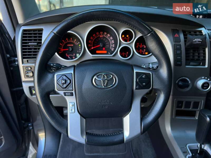 Внедорожник / Кроссовер Toyota Sequoia 2016 в Одессе