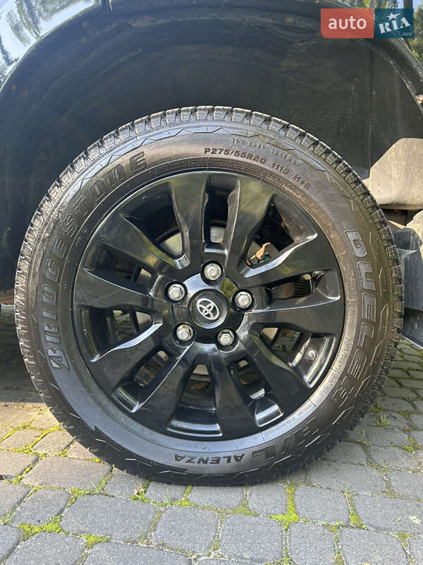 Внедорожник / Кроссовер Toyota Sequoia 2011 в Львове