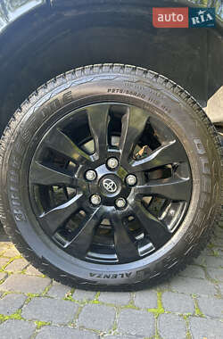 Внедорожник / Кроссовер Toyota Sequoia 2011 в 