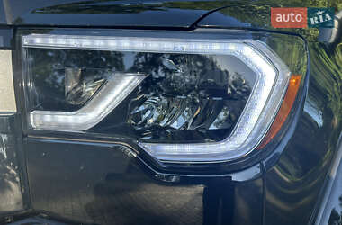 Внедорожник / Кроссовер Toyota Sequoia 2011 в 