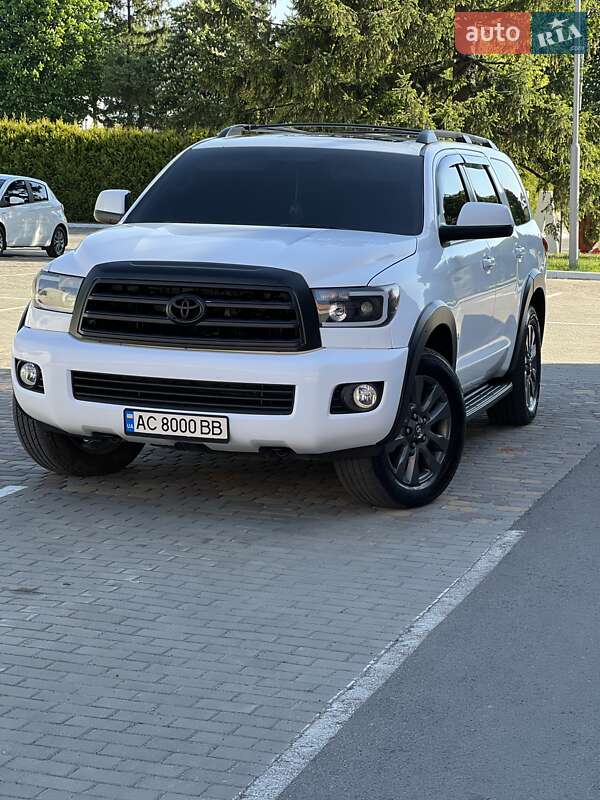 Внедорожник / Кроссовер Toyota Sequoia 2013 в Луцке