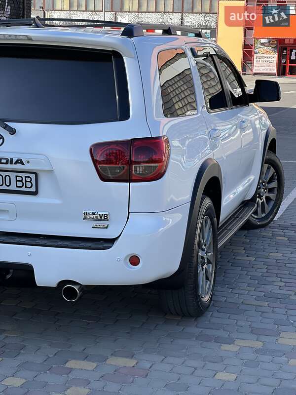 Внедорожник / Кроссовер Toyota Sequoia 2013 в Луцке