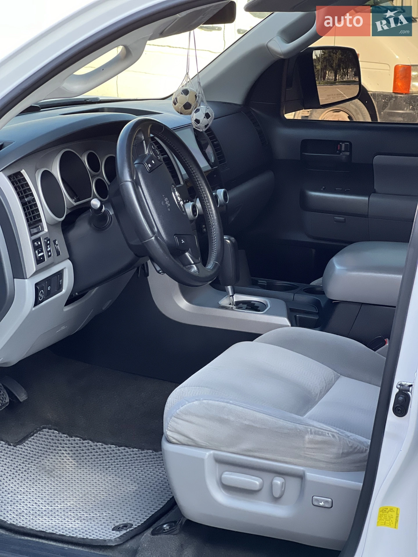2013 Toyota Sequoia - мініатюра 29