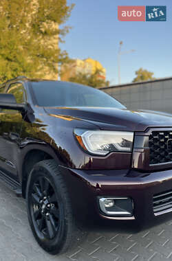 Внедорожник / Кроссовер Toyota Sequoia 2013 в 