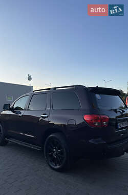 Внедорожник / Кроссовер Toyota Sequoia 2013 в 