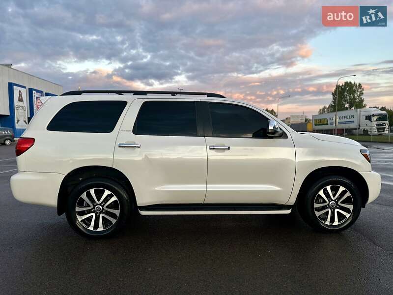 Внедорожник / Кроссовер Toyota Sequoia 2017 в Ковеле