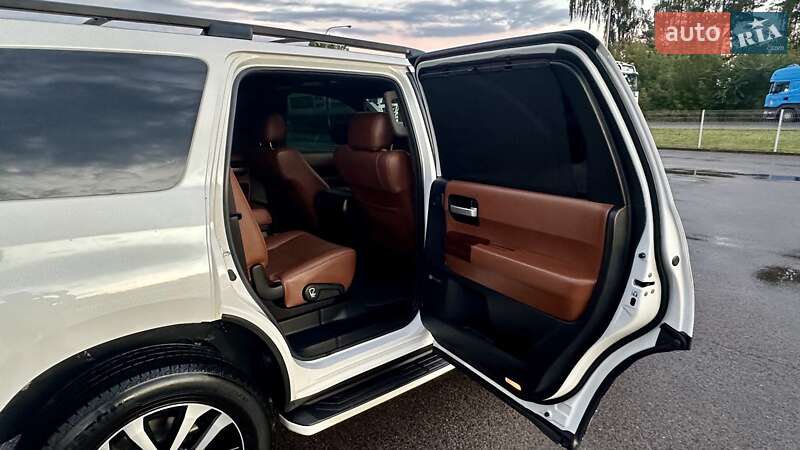 Внедорожник / Кроссовер Toyota Sequoia 2017 в Ковеле