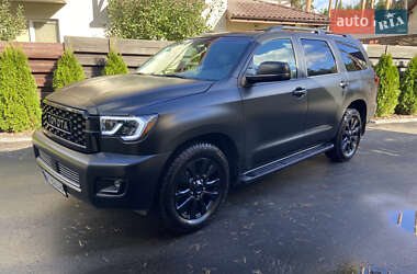 Внедорожник / Кроссовер Toyota Sequoia 2014 в 
