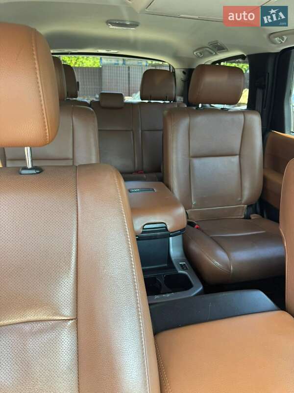 Внедорожник / Кроссовер Toyota Sequoia 2014 в Харькове