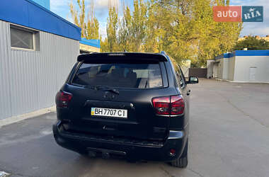 Внедорожник / Кроссовер Toyota Sequoia 2010 в 