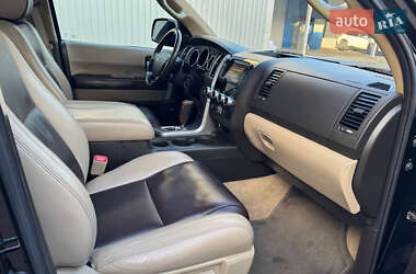 Внедорожник / Кроссовер Toyota Sequoia 2010 в 