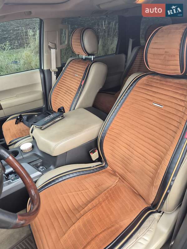 Позашляховик / Кросовер Toyota Sequoia 2011 в Первомайську