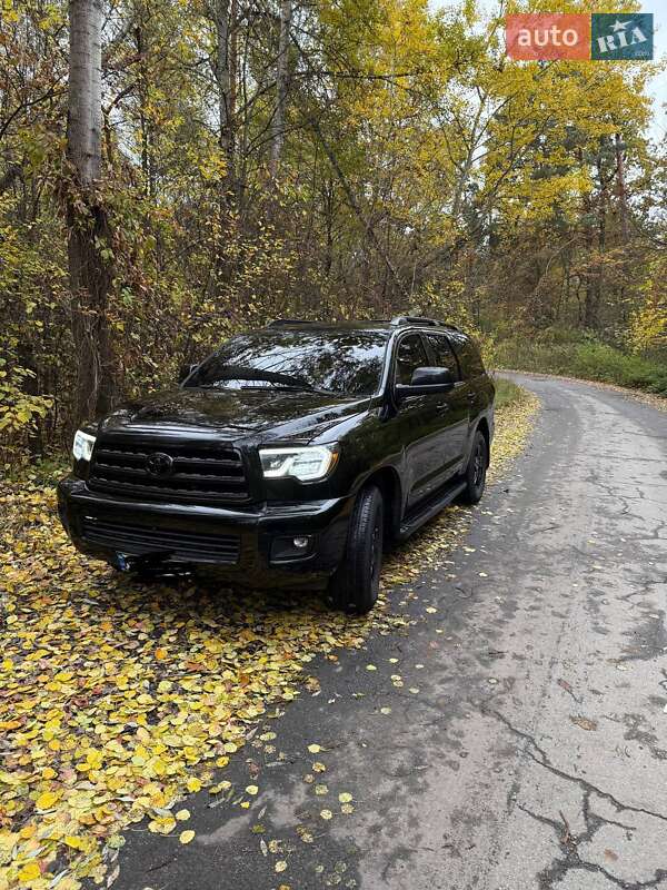 Позашляховик / Кросовер Toyota Sequoia 2017 в Києві