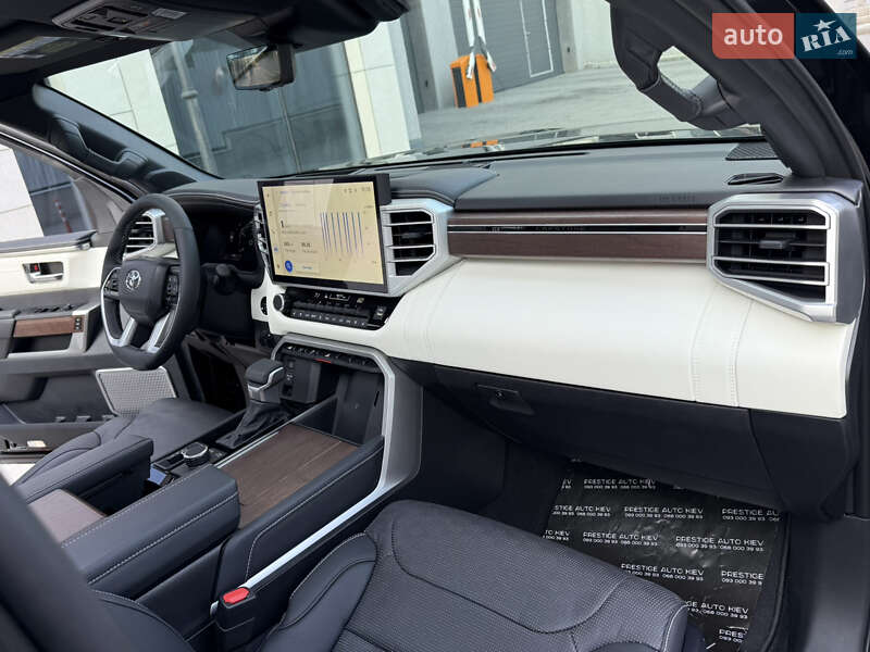 Внедорожник / Кроссовер Toyota Sequoia 2025 в Киеве