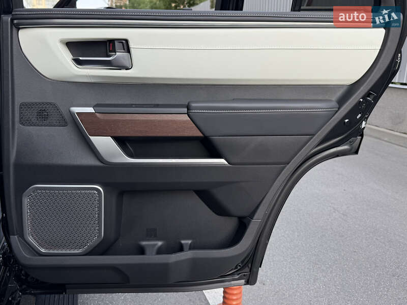 Внедорожник / Кроссовер Toyota Sequoia 2025 в Киеве