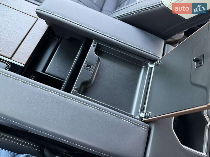 Внедорожник / Кроссовер Toyota Sequoia 2025 в Киеве