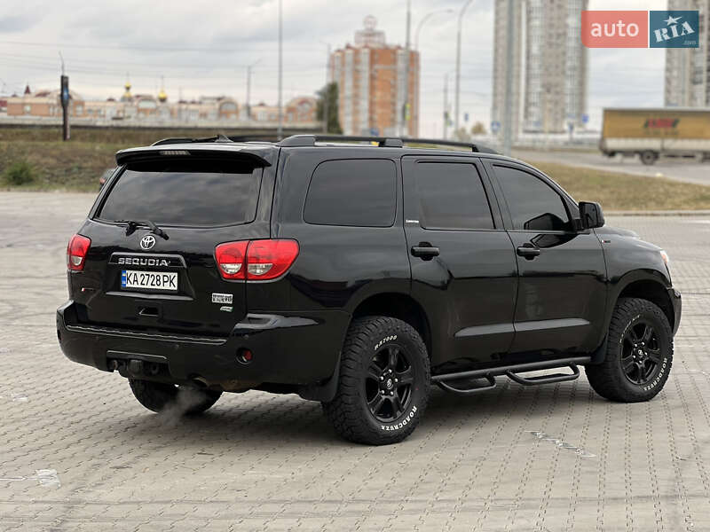 Внедорожник / Кроссовер Toyota Sequoia 2013 в Киеве