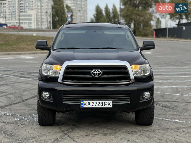 Внедорожник / Кроссовер Toyota Sequoia 2013 в Киеве