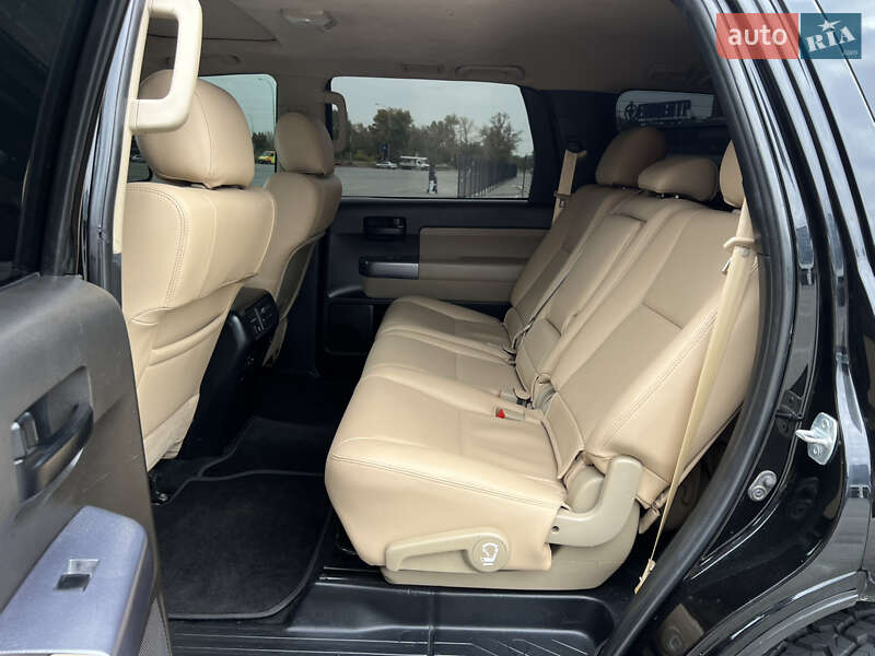 Внедорожник / Кроссовер Toyota Sequoia 2013 в Киеве