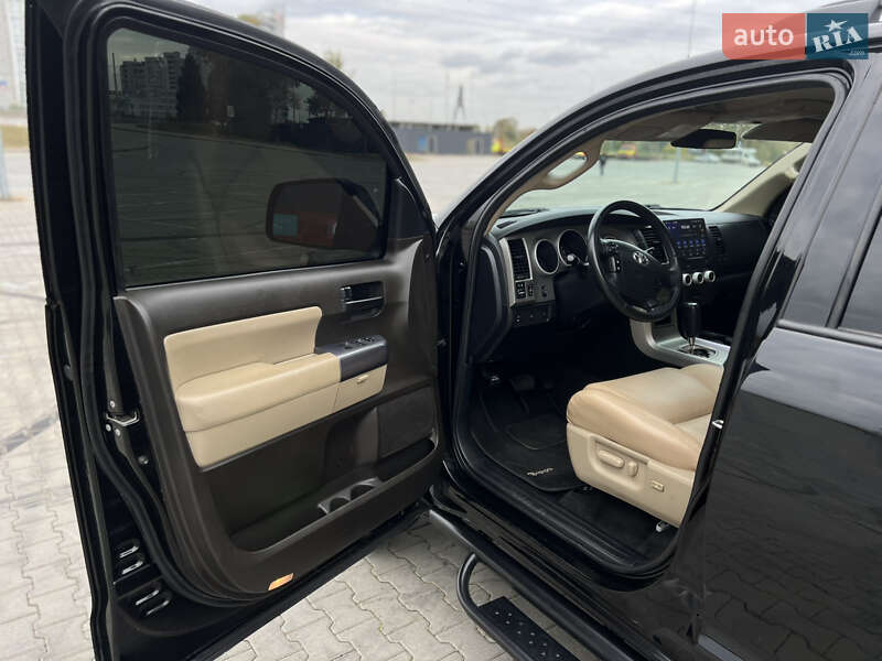 Внедорожник / Кроссовер Toyota Sequoia 2013 в Киеве