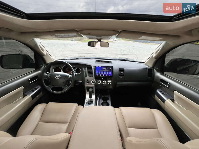 Внедорожник / Кроссовер Toyota Sequoia 2013 в Киеве