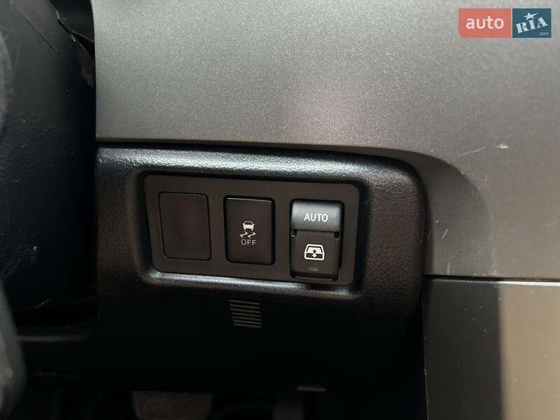 Внедорожник / Кроссовер Toyota Sequoia 2013 в Киеве