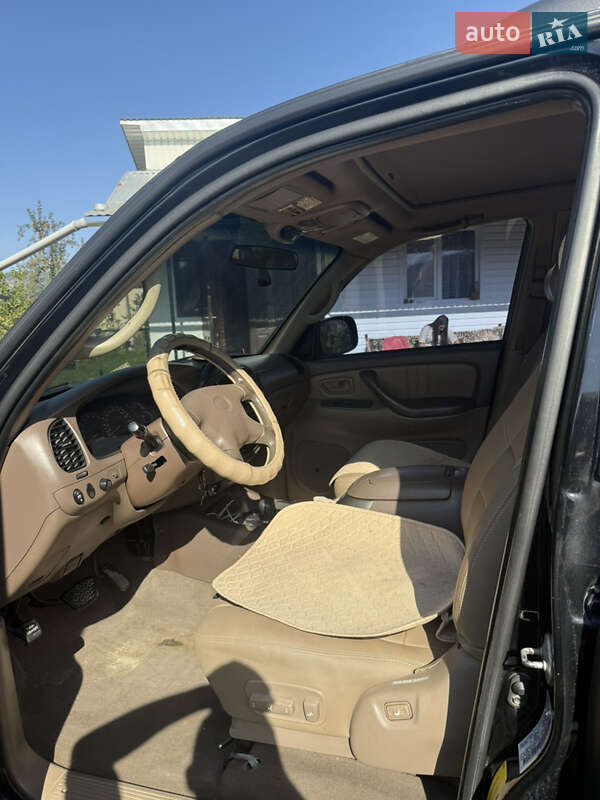 Внедорожник / Кроссовер Toyota Sequoia 2000 в Путиле