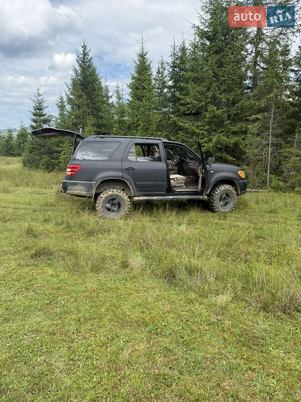 Внедорожник / Кроссовер Toyota Sequoia 2000 в Путиле