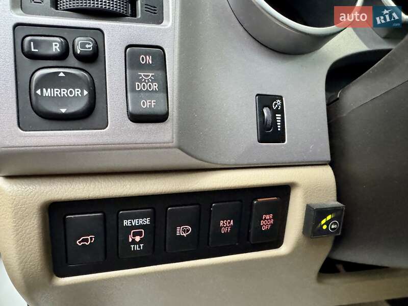 Внедорожник / Кроссовер Toyota Sequoia 2008 в Киеве