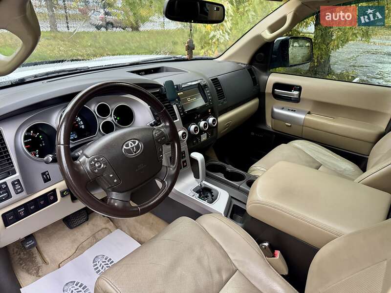 Внедорожник / Кроссовер Toyota Sequoia 2008 в Киеве
