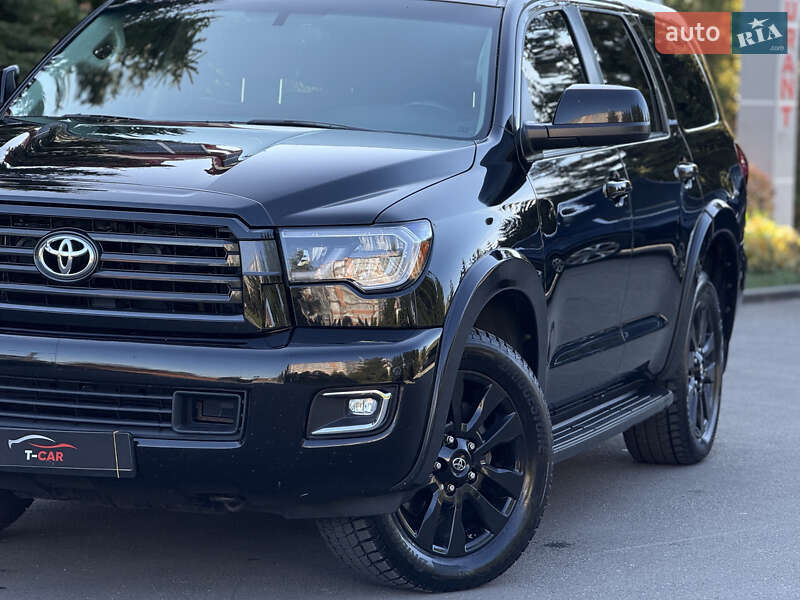 Внедорожник / Кроссовер Toyota Sequoia 2011 в Тернополе
