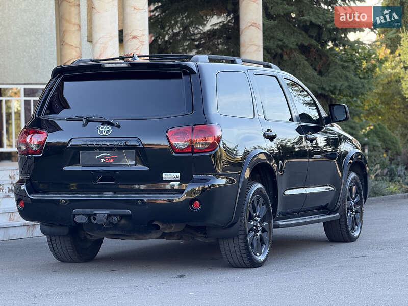 Внедорожник / Кроссовер Toyota Sequoia 2011 в Тернополе