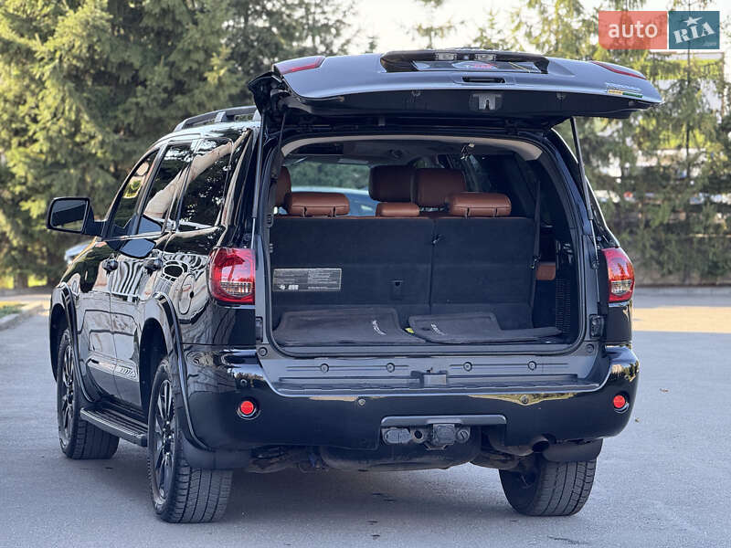 Внедорожник / Кроссовер Toyota Sequoia 2011 в Тернополе