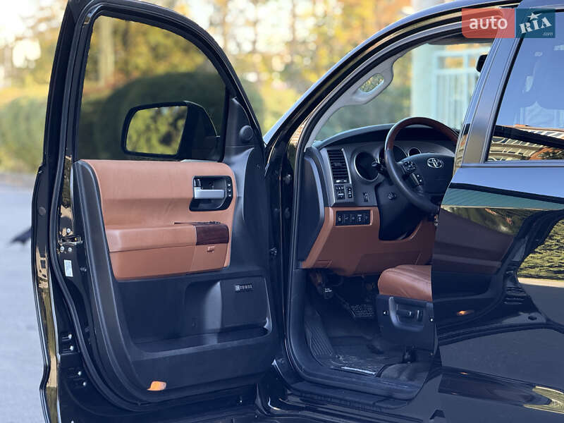 Внедорожник / Кроссовер Toyota Sequoia 2011 в Тернополе