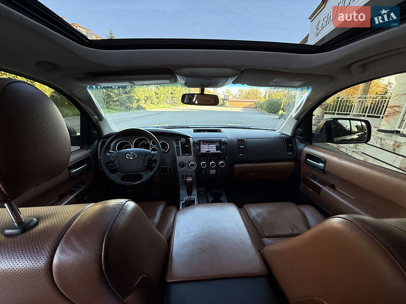 Внедорожник / Кроссовер Toyota Sequoia 2011 в Тернополе