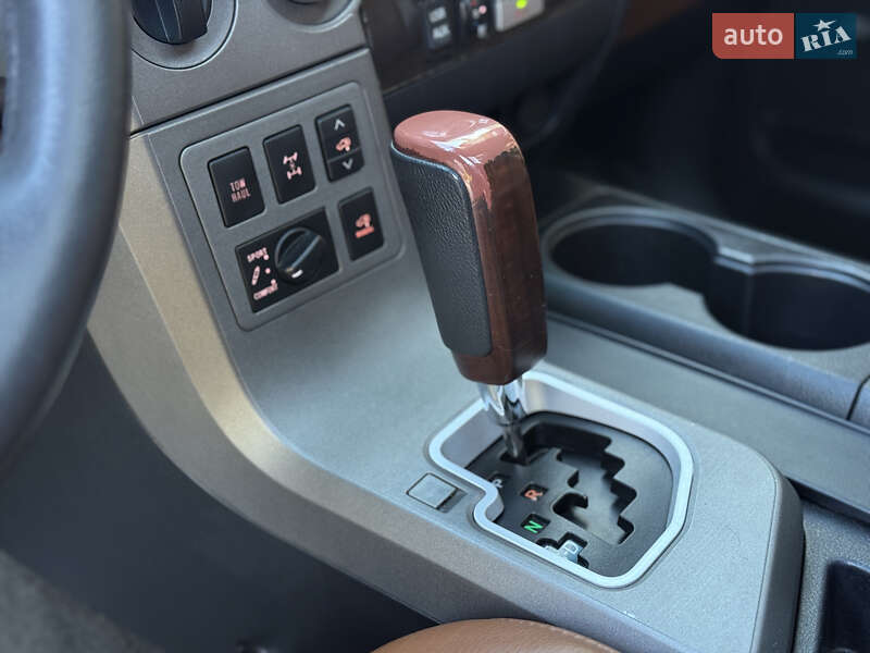 Внедорожник / Кроссовер Toyota Sequoia 2011 в Тернополе