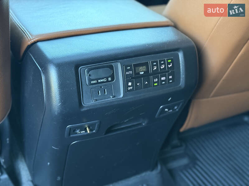 Внедорожник / Кроссовер Toyota Sequoia 2011 в Тернополе