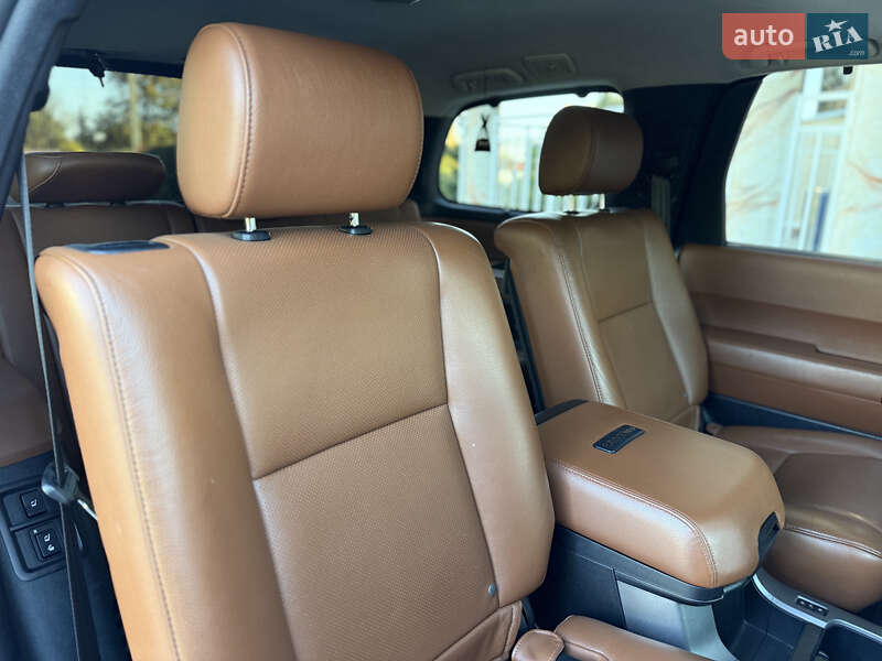 Внедорожник / Кроссовер Toyota Sequoia 2011 в Тернополе