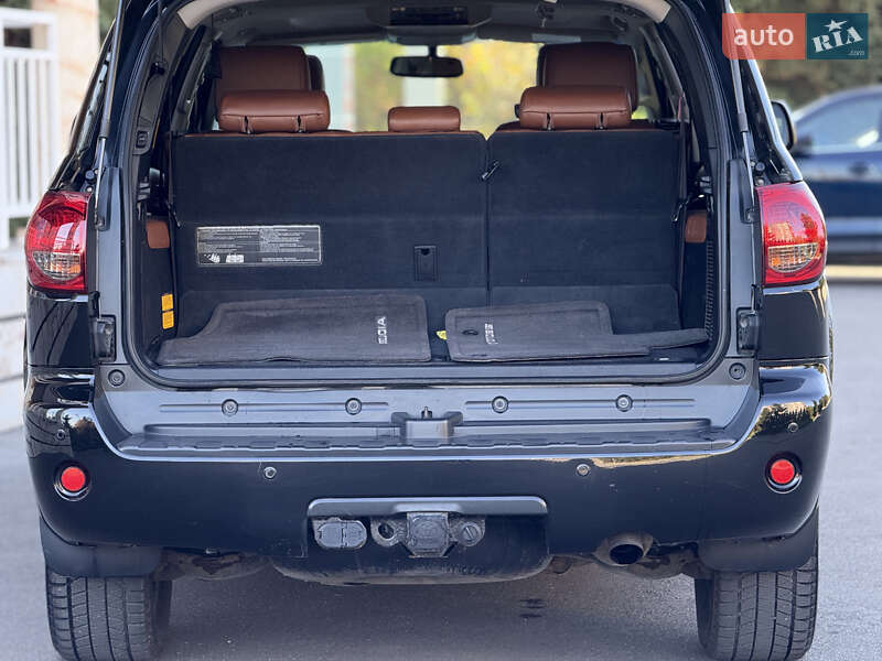 Внедорожник / Кроссовер Toyota Sequoia 2011 в Тернополе