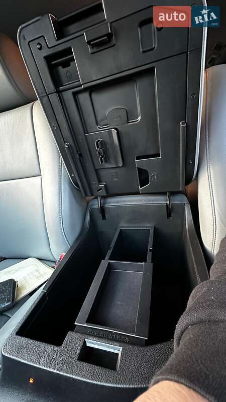 Внедорожник / Кроссовер Toyota Sequoia 2015 в Одессе фото 22 Внедорожник / Кроссовер Toyota Sequoia 2015 в Одессе