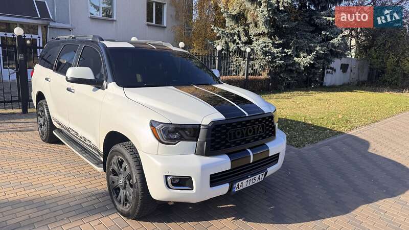 Внедорожник / Кроссовер Toyota Sequoia 2016 в Киеве