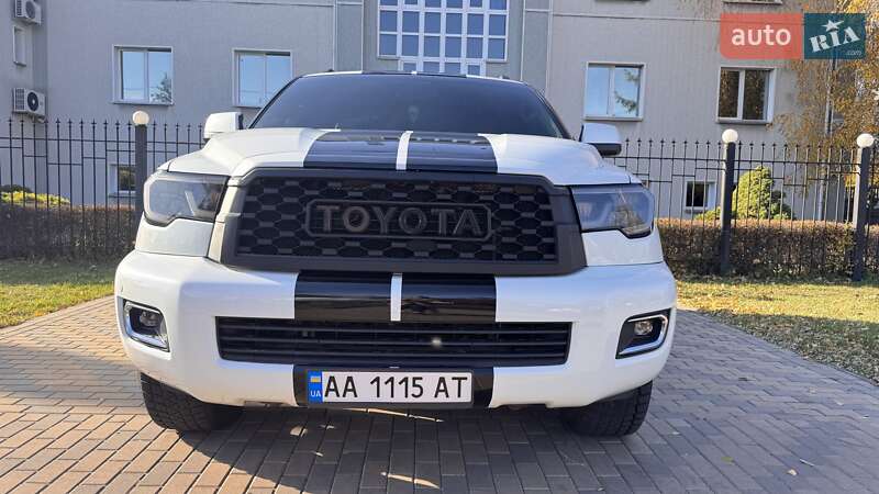 Внедорожник / Кроссовер Toyota Sequoia 2016 в Киеве