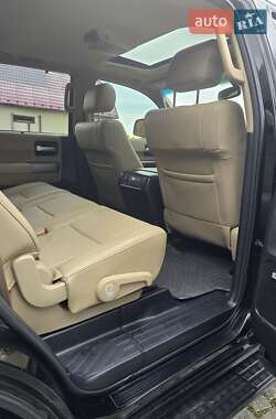 Позашляховик / Кросовер Toyota Sequoia 2016 в Ужгороді
