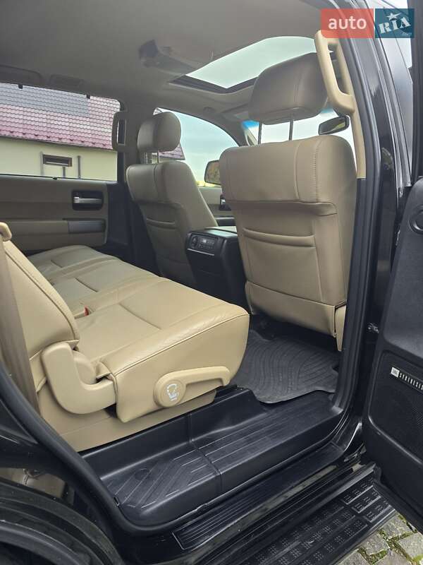 Внедорожник / Кроссовер Toyota Sequoia 2016 в Ужгороде