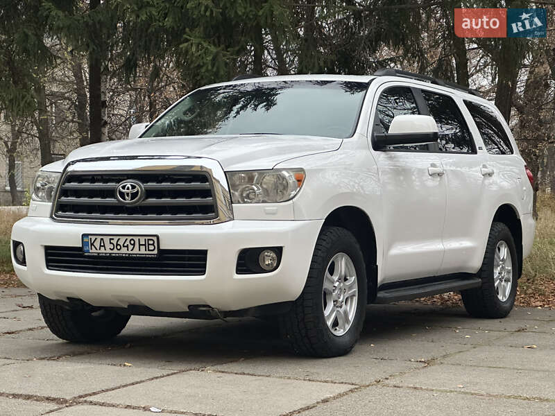 Позашляховик / Кросовер Toyota Sequoia 2014 в Києві