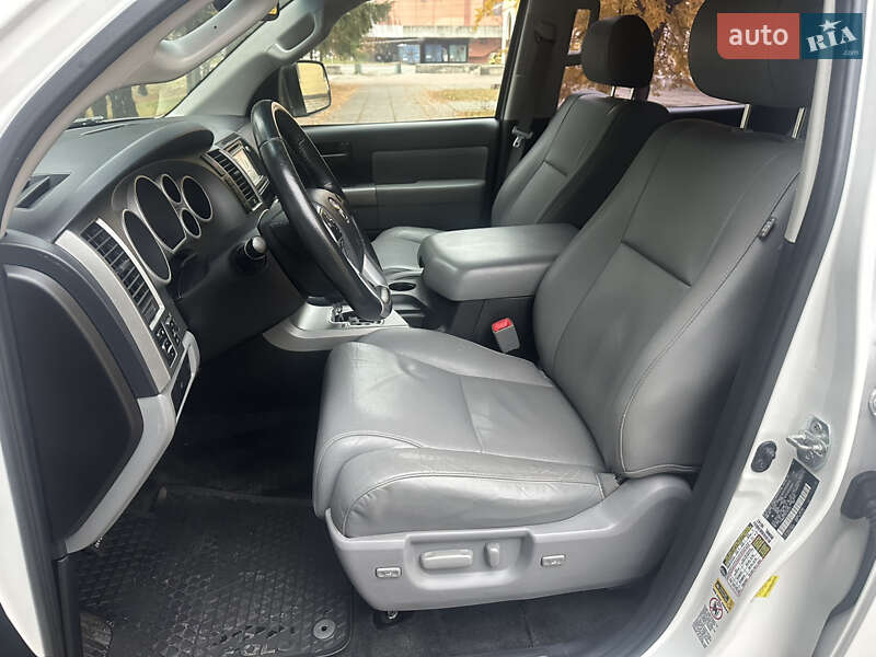 Позашляховик / Кросовер Toyota Sequoia 2014 в Києві