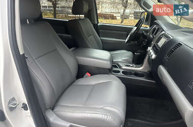 Внедорожник / Кроссовер Toyota Sequoia 2014 в Киеве