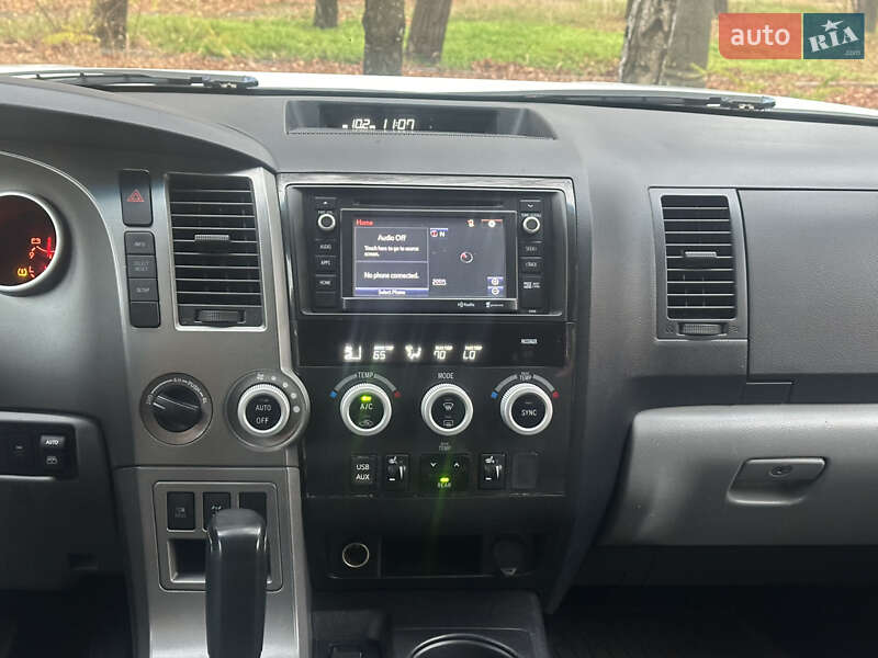 Позашляховик / Кросовер Toyota Sequoia 2014 в Києві